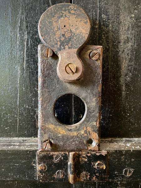 Salvaged Antique Warden’s Peephole From Hereford Gaol (1796-1870) With Handwritten Label