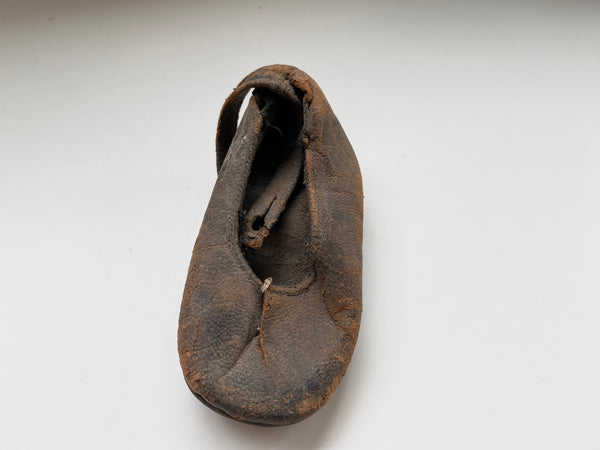 Concealed Shoe Found In Chimney Breast Of 18th Century House Used As Protection Against Witches - Source Vintage