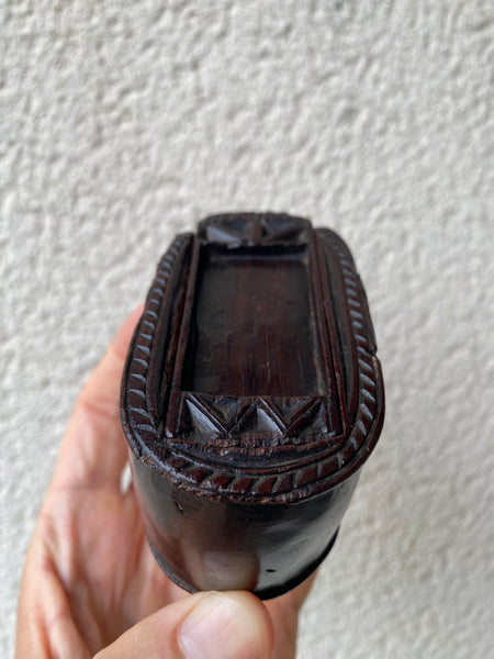 A Fine Antique 18th Century Welsh Chip Carved Snuff Box
