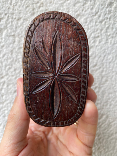 A Fine Antique 18th Century Welsh Chip Carved Snuff Box