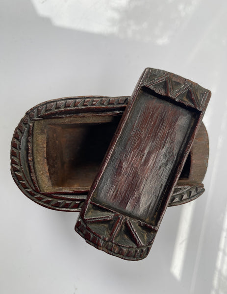 A Fine Antique 18th Century Welsh Chip Carved Snuff Box