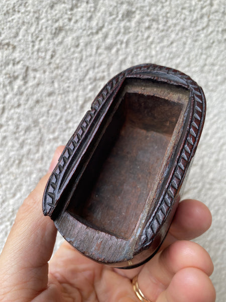 A Fine Antique 18th Century Welsh Chip Carved Snuff Box