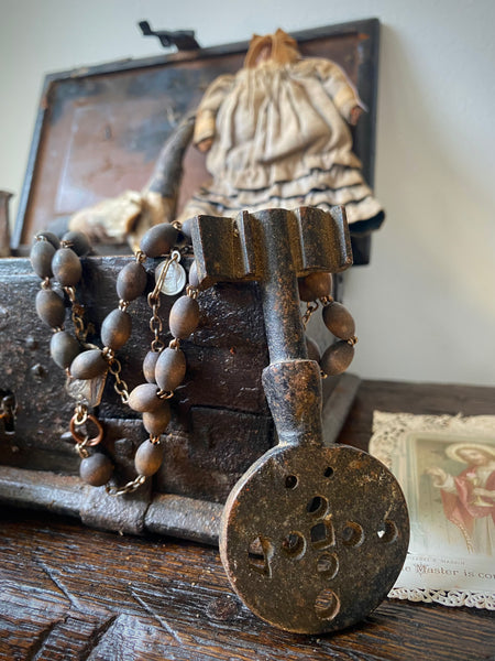 Rare, Fascinating & Rather Eerie 18th Century Witch’s Box Or Conjure Chest