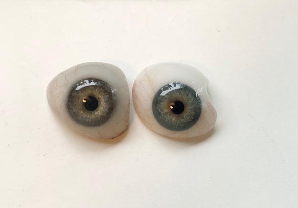 2 x Early 20th Century Child’s Glass Eyes