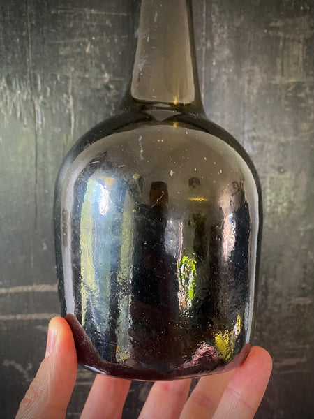 Rare Antique Early 18th Century ‘Flower Pot’ Bodied Free-blown Wine Bottle c.1710-1720