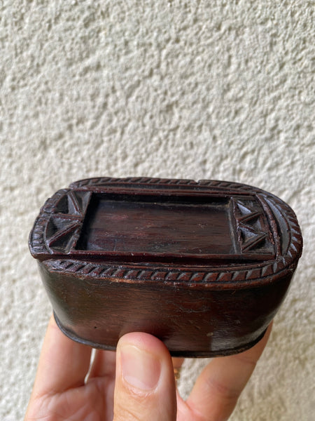A Fine Antique 18th Century Welsh Chip Carved Snuff Box