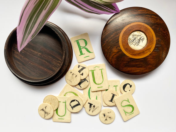 *RESERVED* A Wonderful Late 18th - Early 19th Century Treen Snuff Box Containing A Selection Of Spelling Letters - Source Vintage