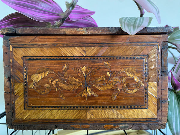 An Incredible Late 18th - Early 19th Century Napoleonic Prisoner Of War Made Straw Work Box - Source Vintage