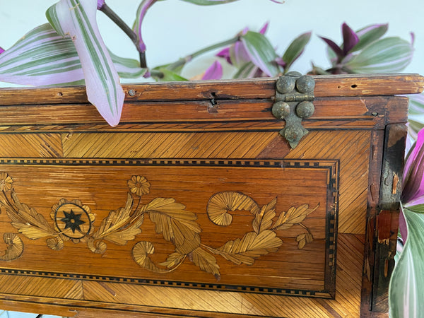An Incredible Late 18th - Early 19th Century Napoleonic Prisoner Of War Made Straw Work Box - Source Vintage