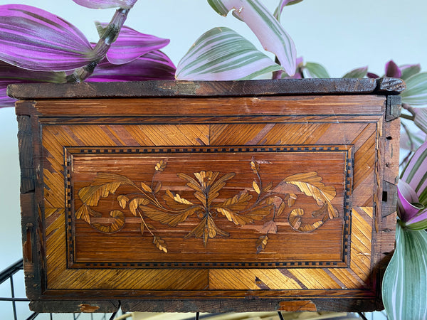 An Incredible Late 18th - Early 19th Century Napoleonic Prisoner Of War Made Straw Work Box - Source Vintage