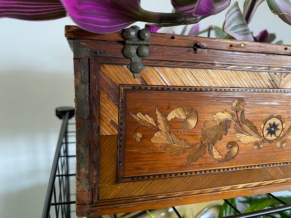 An Incredible Late 18th - Early 19th Century Napoleonic Prisoner Of War Made Straw Work Box - Source Vintage