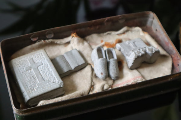 Rare WW1 Gallipoli Campaign Carved Stone Trench Art In Soldier’s Original Tin - Source Vintage