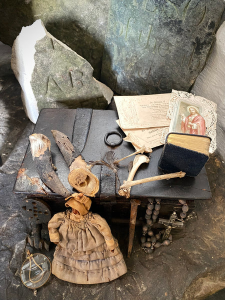Rare, Fascinating & Rather Eerie 18th Century Witch’s Box Or Conjure Chest