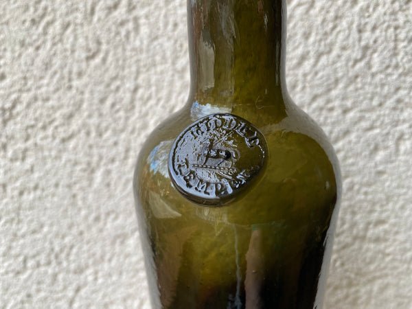 Antique Honourable Society Of The Middle Temple Sealed Glass Wine Bottle c.1800