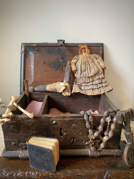 Rare, Fascinating & Rather Eerie 18th Century Witch’s Box Or Conjure Chest