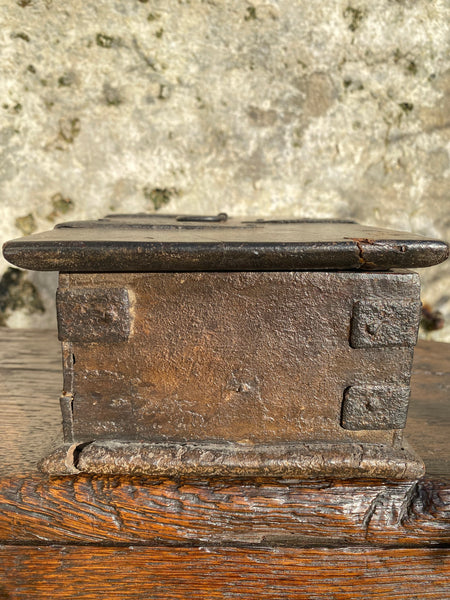 Rare, Fascinating & Rather Eerie 18th Century Witch’s Box Or Conjure Chest