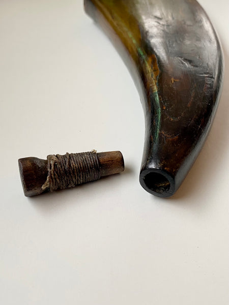 Rare 18th Century Jacobite Rebellion Horn Priming / Powder Flask With Jacobite Rose To The Base