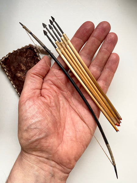 Unusual Antique Early 20th Century Miniature Handmade Bow & Arrow Set In Quiver