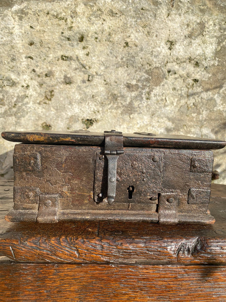 Rare, Fascinating & Rather Eerie 18th Century Witch’s Box Or Conjure Chest
