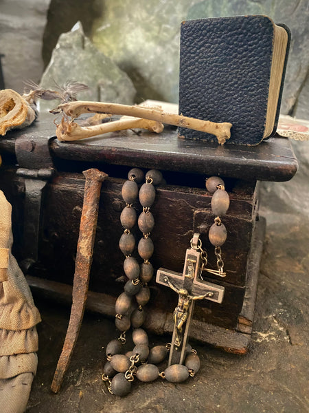 Rare, Fascinating & Rather Eerie 18th Century Witch’s Box Or Conjure Chest