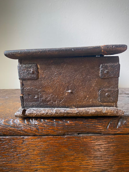 Rare, Fascinating & Rather Eerie 18th Century Witch’s Box Or Conjure Chest