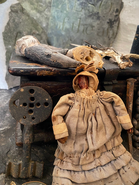 Rare, Fascinating & Rather Eerie 18th Century Witch’s Box Or Conjure Chest