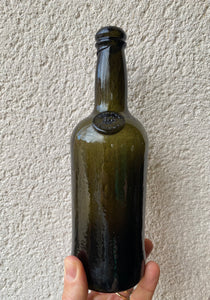 Antique Honourable Society Of The Middle Temple Sealed Glass Wine Bottle c.1800