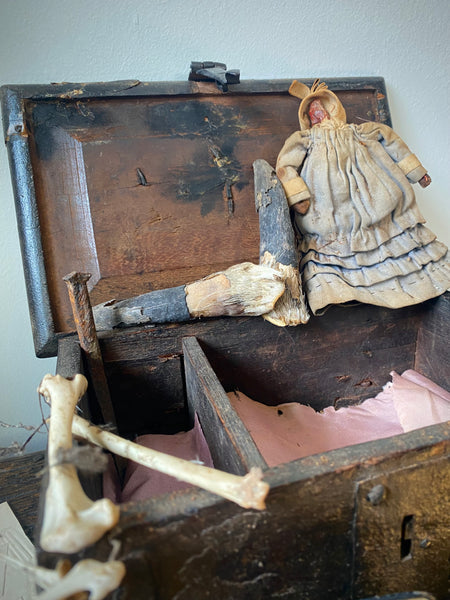 Rare, Fascinating & Rather Eerie 18th Century Witch’s Box Or Conjure Chest