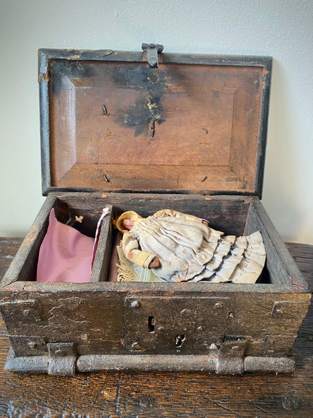 Rare, Fascinating & Rather Eerie 18th Century Witch’s Box Or Conjure Chest